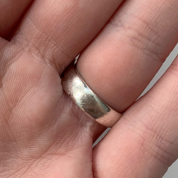 Silver Ring - Picture 4 of 4